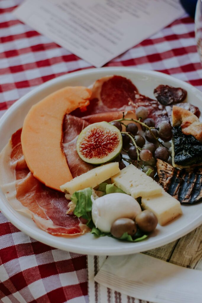 photo de plat de charcuterie