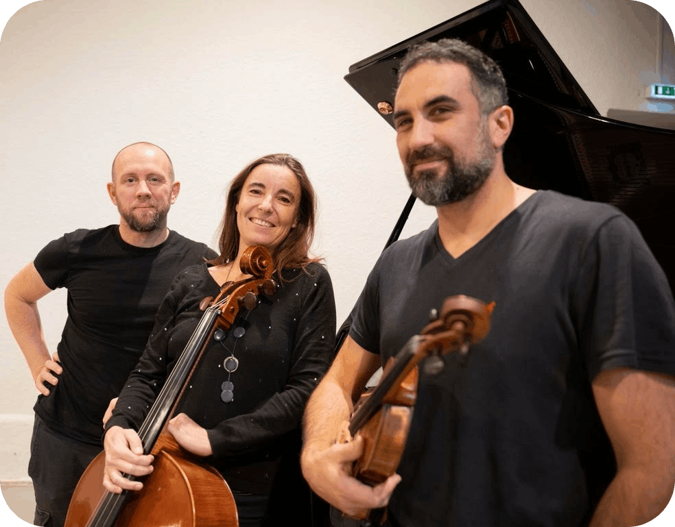 photo du trio bohème pour le festival Les Estivases porté par le théâtre d'ardoise